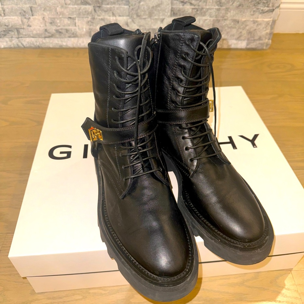 💕Givenchy Eden Combat Boots Black Leather Ankle Boots size 41 💕